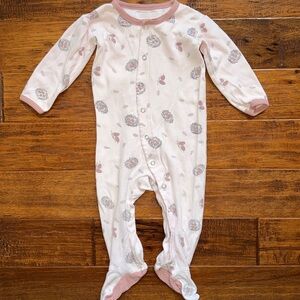 L’ovedbaby Organic Snap Footie in Blush Bird nest print, 9-12m